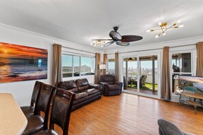 Living Room (upper)
