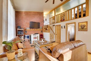 Living Room | Central Heating & A/C | Smart TV