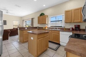 Kitchen (1)