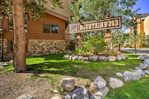 Mountainwood Condos | Lifts 200 Yards Away