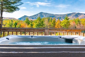 View the mountains and changing foliage from the hot tub on the back deck!