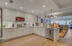 Beautiful, spacious kitchen