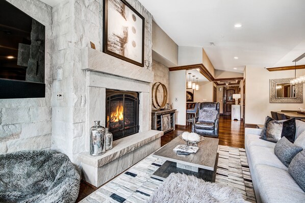Home Decor, Furniture, Indoors, Living Room, Fireplace