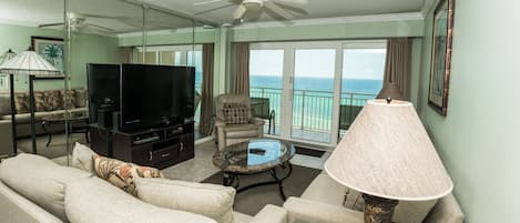 Top floor unit with beautiful view of the Gulf of Mexico! (Pics taken 5/6/23)