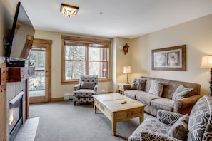 Furniture, Indoors, Living Room, Couch, Table