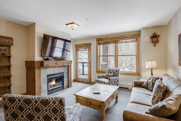 Furniture, Indoors, Living Room, Couch, Fireplace