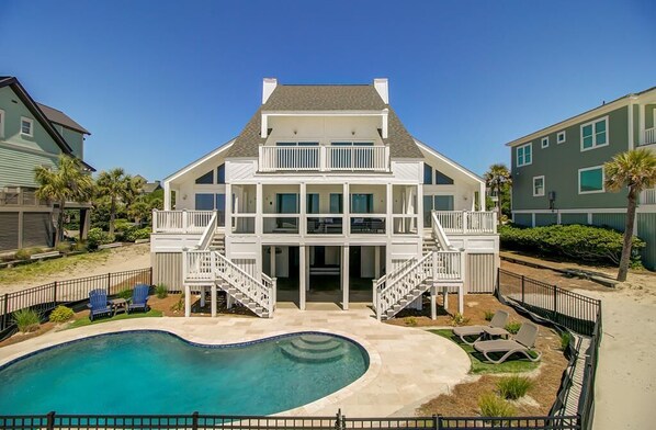 Welcome to paradise. Private pool with oceanfront views!