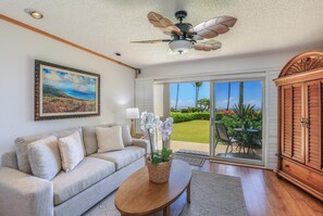 Kapaa Shore 117 Living Room