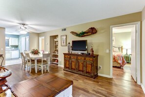 Living Room/TV