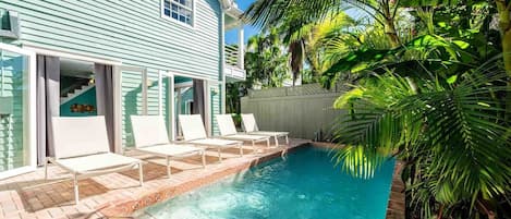 ENDLESS SUMMER is a 5 bedroom private home that was designed to accommodate a large group just half a block from Duval Street...