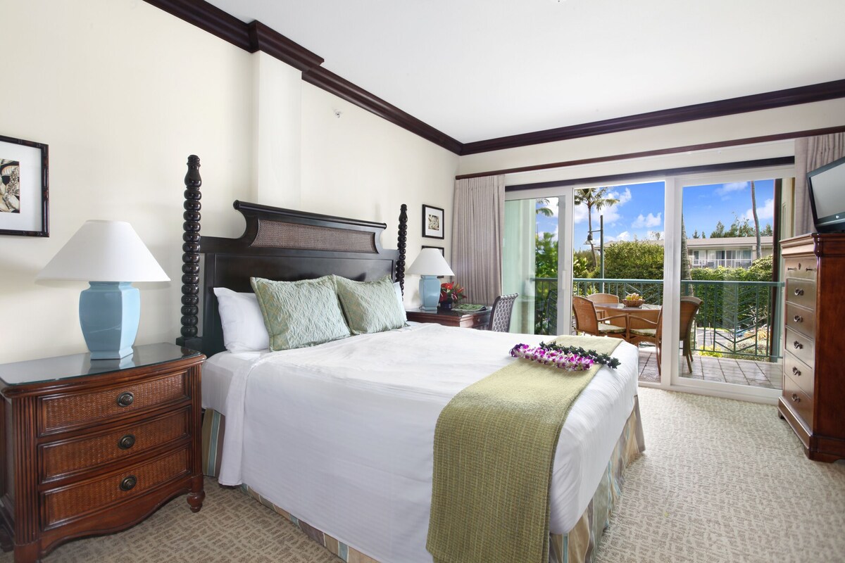 Waipouli Beach Resort! Luxury Mountain & Peek Ocean AC Pool