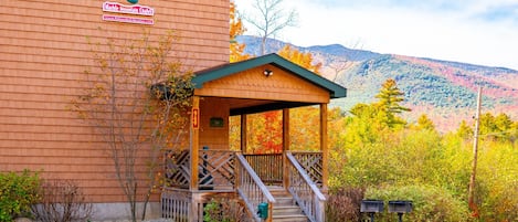 Marble Mountain Chalet is a beautiful 4-bedroom, 3 bathroom home with mountain views!  