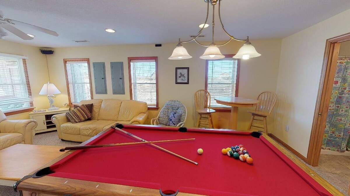 High lot Ocean/Sound Views! Pool &Hot tub Game room 2nd fridge 4×4 beach