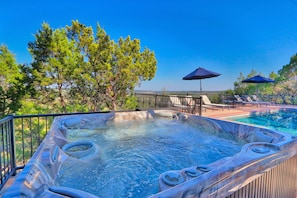 Relax in the hot tub at night under the stars