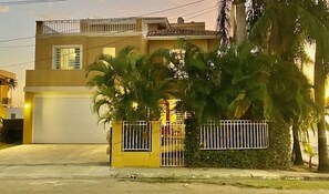 Private Home and Pool, 2 blocks from beach with 2 car garage. 