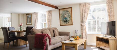 Living Area, Queens Cottage at Sudeley Castle, Bolthole Retreats