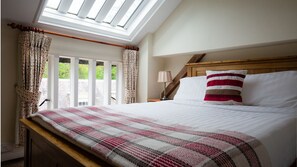 Bedroom One, Oliver Cromwell at Sudeley Castle, Bolthole Retreats