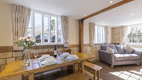 Dining area, St Kenelm at Sudeley Castle, Bolthole Retreats