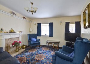 WAG359 - Sitting Room View 1