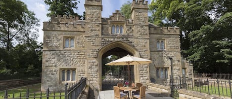 Castle Gatehouse at Sudeley Castle, Bolthole Retreats