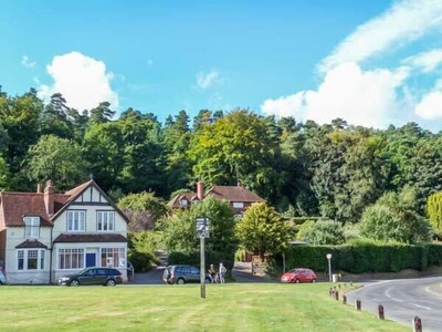 Woodhill Cottage, HOLMBURY ST MARY