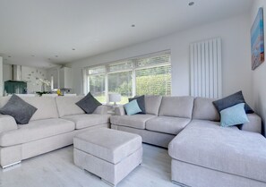 Excellent lounge area, a place to relax after a day at one of Pembrokeshires attractions.
