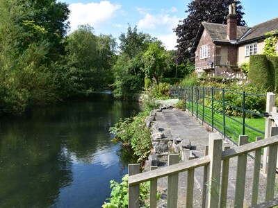 Willow Cottage, ASHFORD-IN-THE-WATER