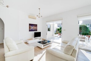 Villa Summerside by Ezoria Villas (10034)