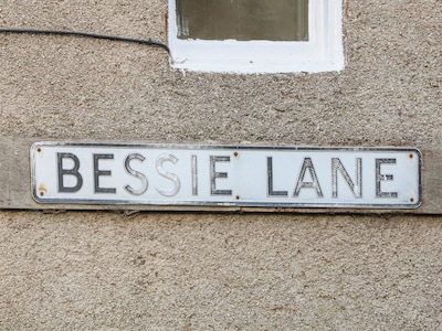 Lees Cottage, BRADWELL