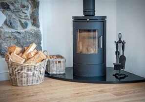 JENNYS - Log Burner