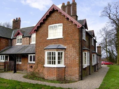 Dairy Apartment 1, TATTON PARK