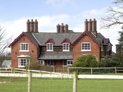 Dairy Apartment 1, TATTON PARK