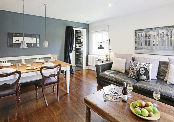 Open Plan Sitting Room/Dining Area - View 2