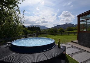 Hot tub with views to Snowdonia