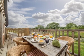 Snow Hall Barn, Peasenhall: Balcony with views to open countryside