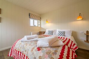 Snow Hall Barn, Peasenhall: Bedroom two with 5' double bed