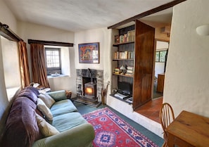 WAG232 - Sitting Room - View 1