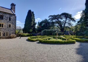 WAG232 - Castle Grounds