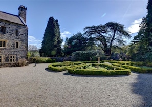 WAG232 - Castle Grounds