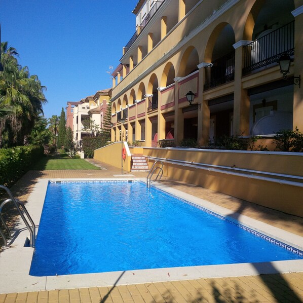 Swimming pool