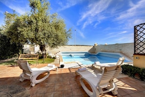 Propriété, Piscine, Maison, Immobilier, Bâtiment, Vacances, Pièce, Zone Résidentielle, Domicile, Ciel
