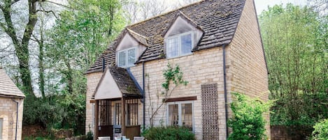 Emma Dent Cottage at Sudeley Castle, Bolthole Retreats