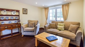 Living room, Anne Boleyn Cottage at Sudeley Castle, Bolthole Retreats