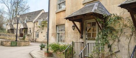 Princess Elizabeth at Sudeley Castle, Bolthole Retreats