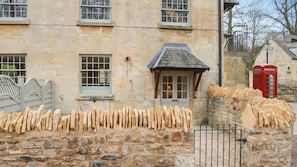 Exterior Front, Princess Elizabeth at Sudeley Castle, Bolthole Retreats