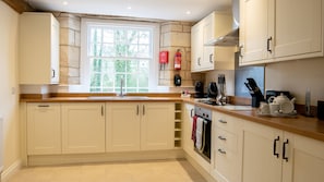 Kitchen, Princess Elizabeth at Sudeley Castle, Bolthole Retreats