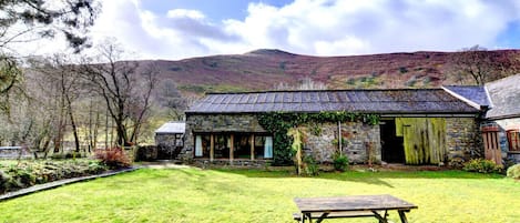 Rustic barn cottage in a peaceful rural location