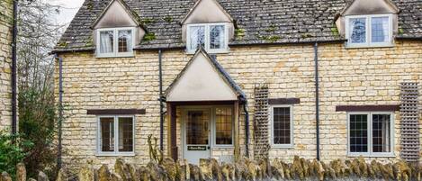 Queen Mary Cottage at Sudeley Castle, Bolthole Retreats