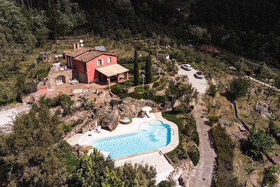 Villa en el corazón de la Toscana con piscina privada y vistas panorámicas.