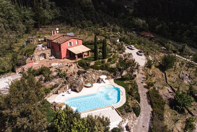 Villa en el corazón de la Toscana con piscina privada y vistas panorámicas.